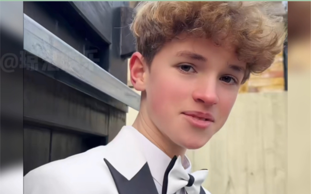 女生的出现就像是少爷压抑的环境出现的一束光照亮了他 #英国少爷