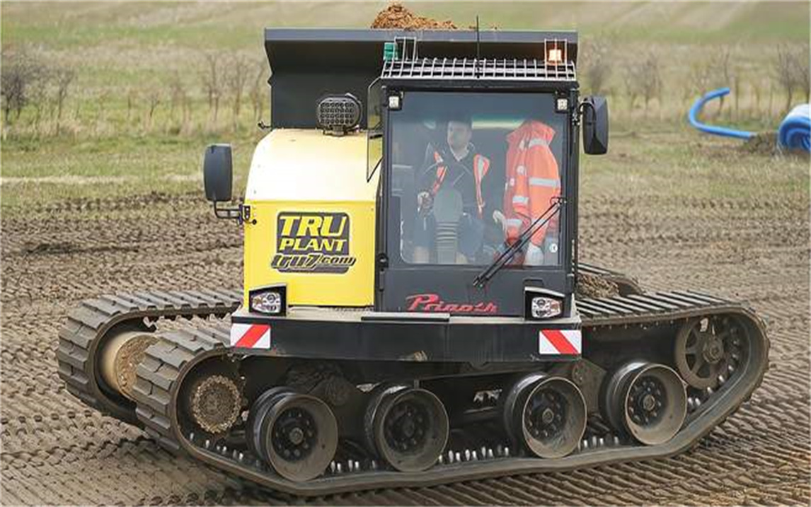 不可思议的履带式自卸车,车斗可360度旋转,运输大石头超轻松