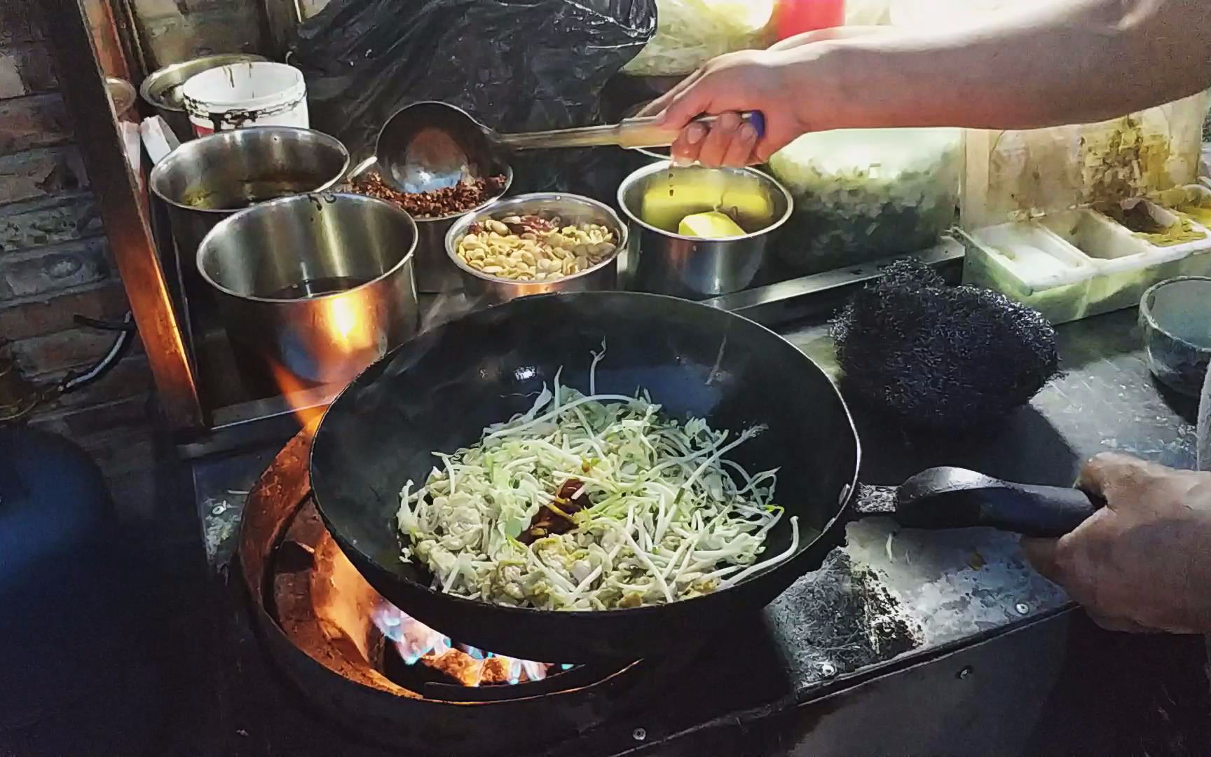 活动作品天津街边只在晚上出摊的炒饭炒面13元一份加鸡丝鸡蛋吃着真香