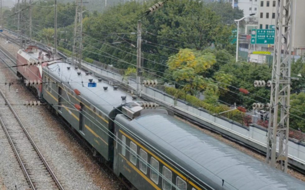 局集团有限公司广州机务段hxd1d-0255沈局长段25k型客车广州东站通过