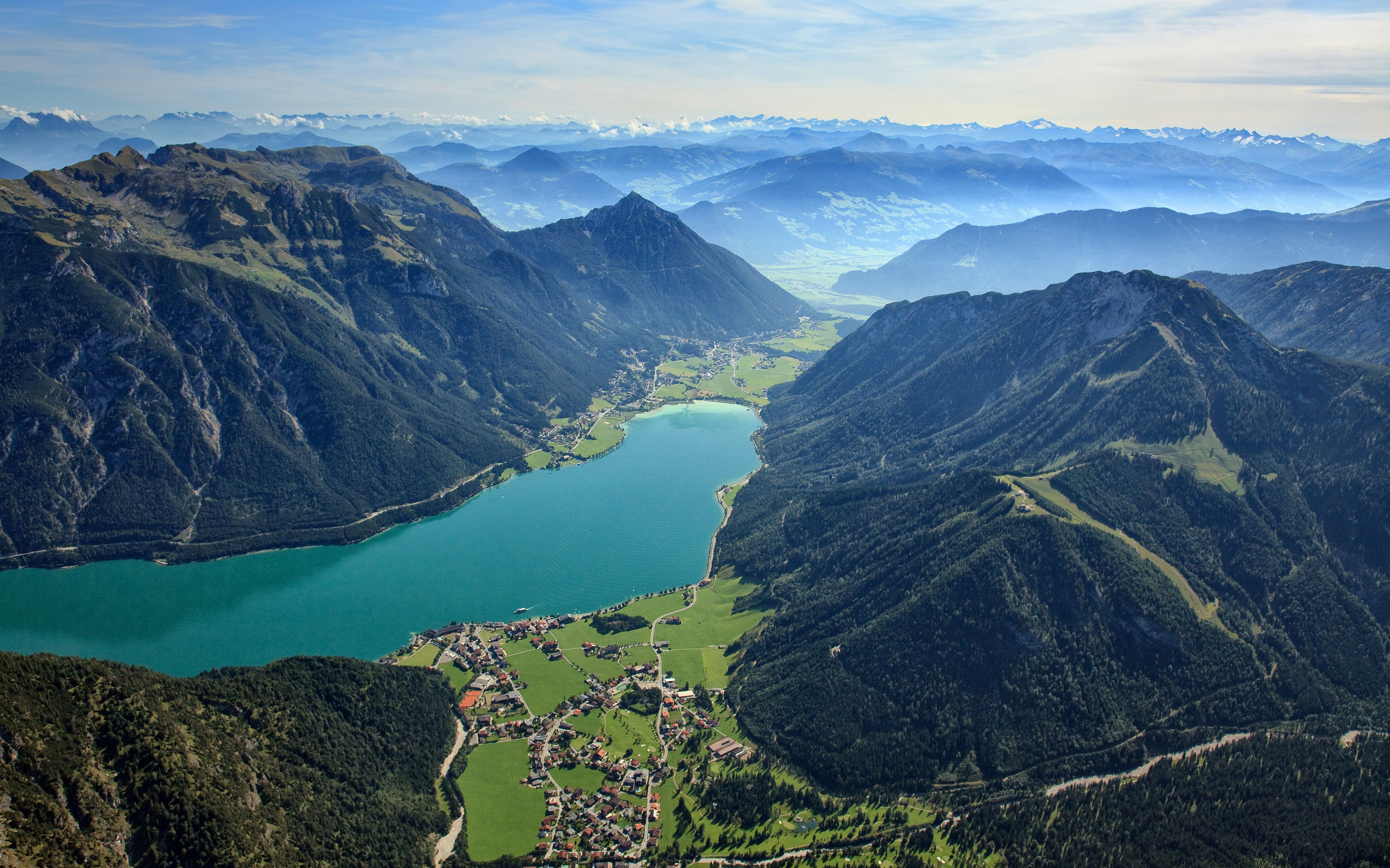 阿亨湖湖边小镇和村子航拍