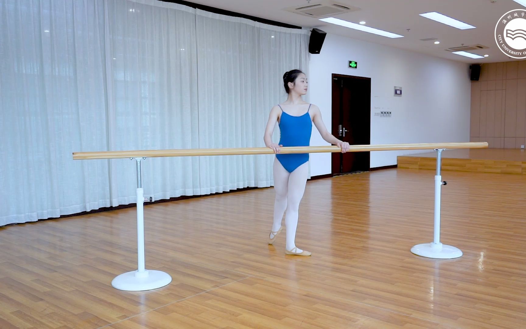 芭蕾形体入门基础课程| 美丽芭蕾第八课:小踢腿