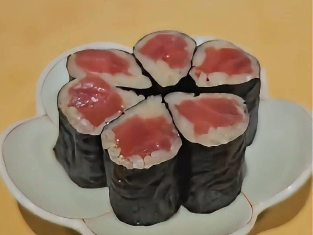 【海洋之心】金枪鱼心形寿司卷:爱的形状,深海之味的浪漫呈现!