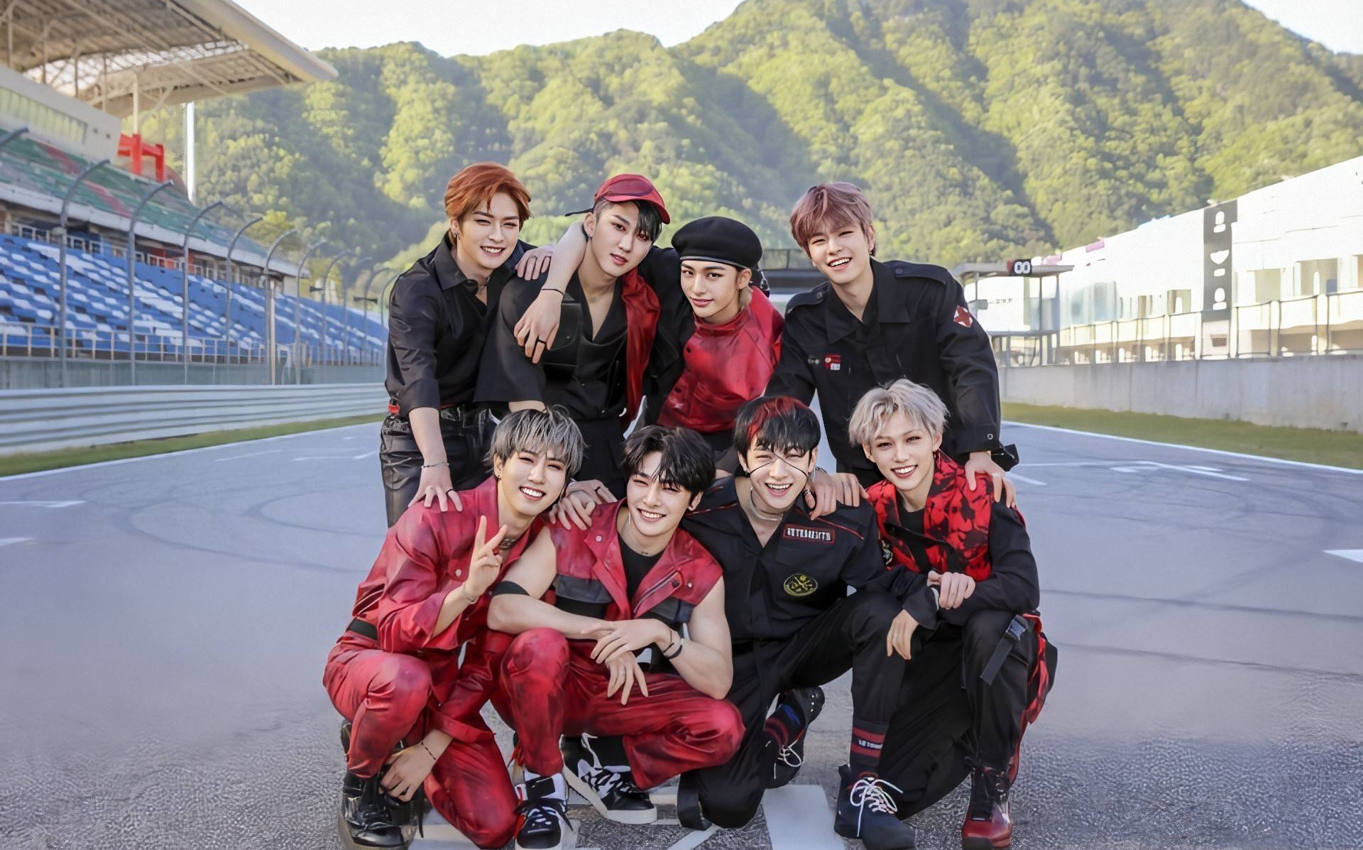 stray kids - hellevator 音乐盒   下雨雷电音效 8d audio