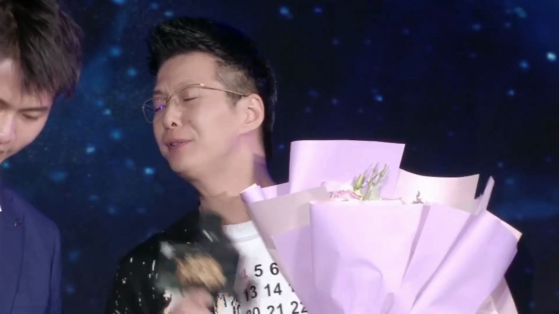 许华升感恩易欣,易欣助力许华升直播活动合唱《跟我返广西》