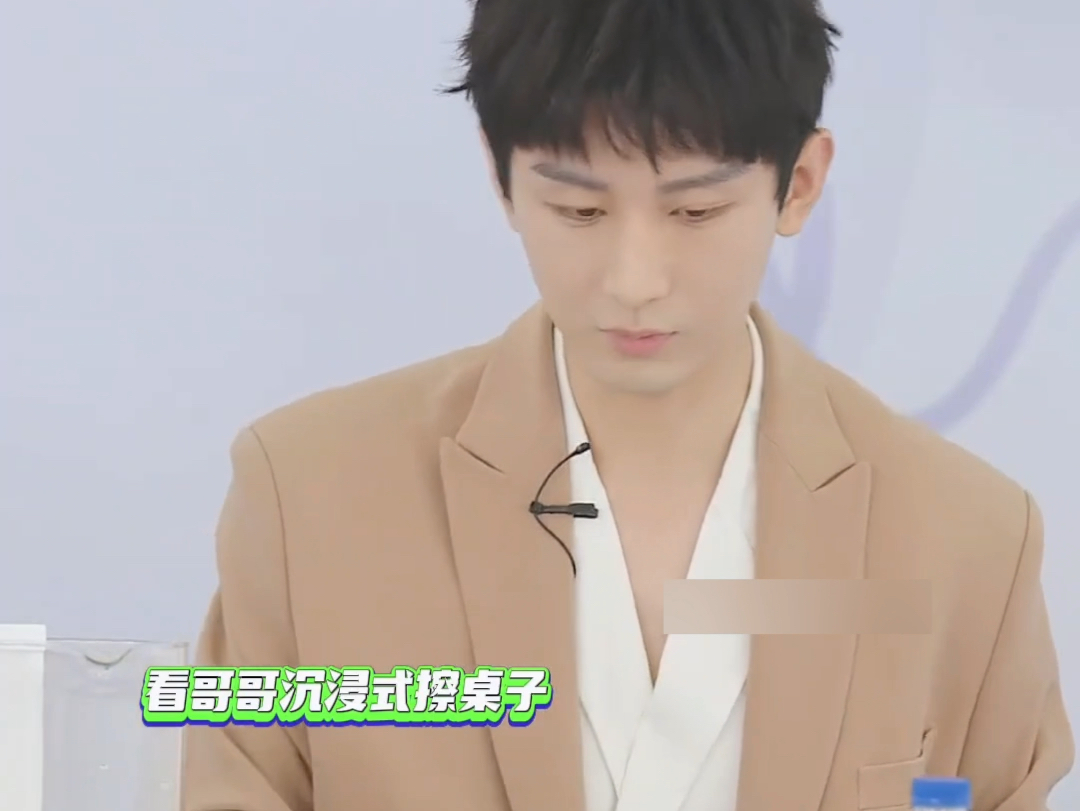 看成毅沉浸式擦桌子,我能看一天…哥刻在骨子里的温柔,心思细腻,细节