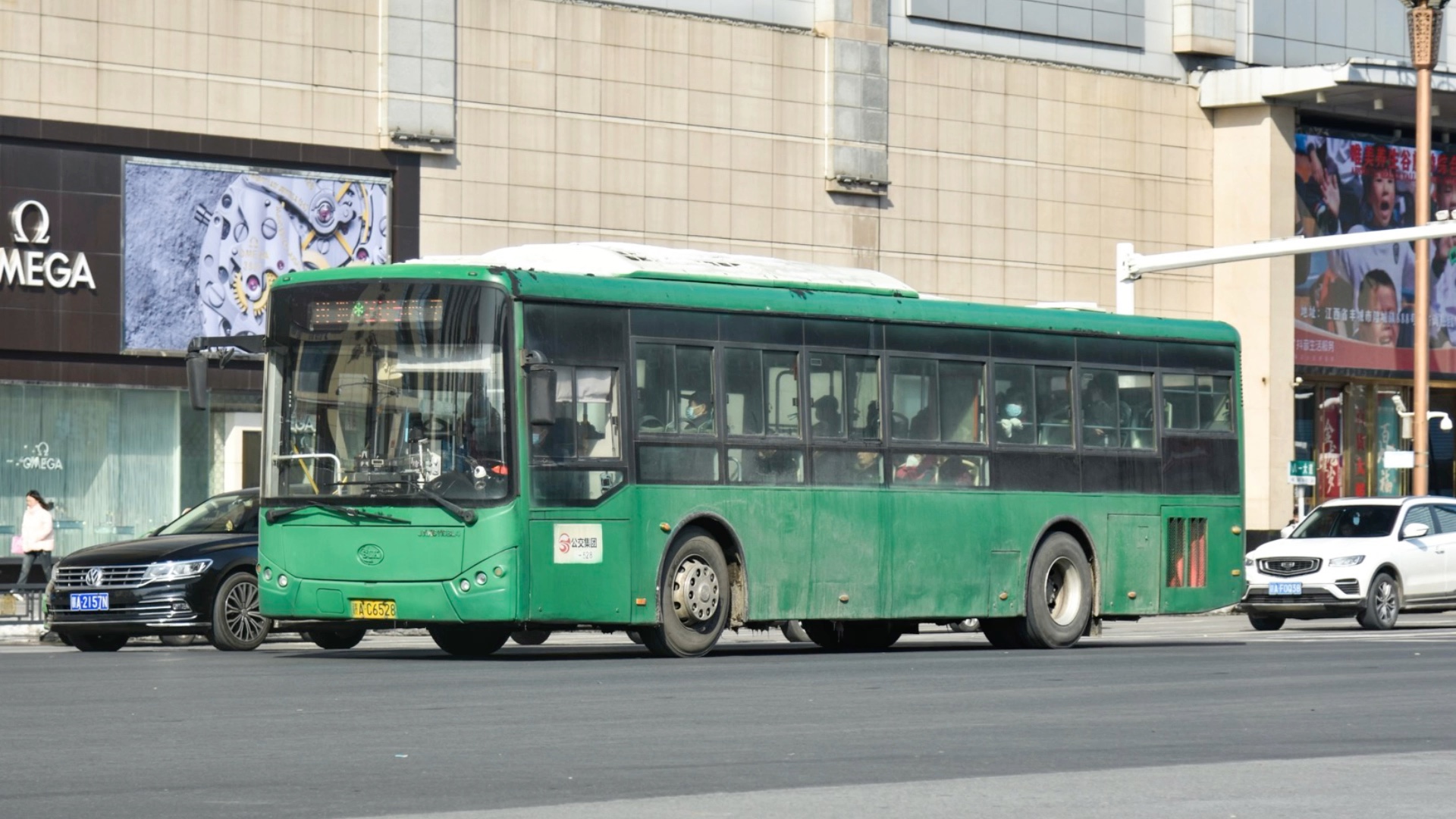 南昌公交233路江西jxk6113bphevn运行实录(赣ad7958)