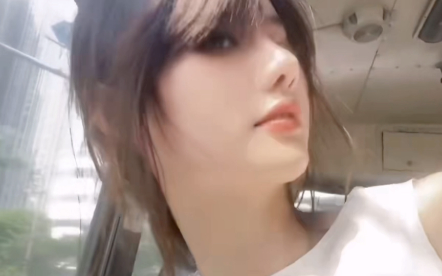 阿朱,因海底捞而火的女主播,妥妥的美女一位