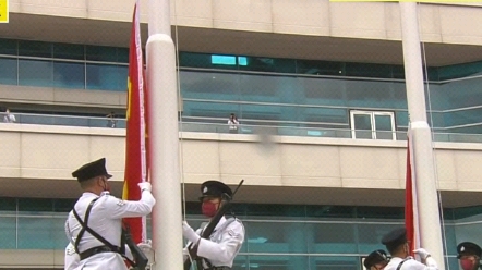 [图]香港特区政府举行国庆升旗仪式 仪仗队和护旗队入场采用中式步操