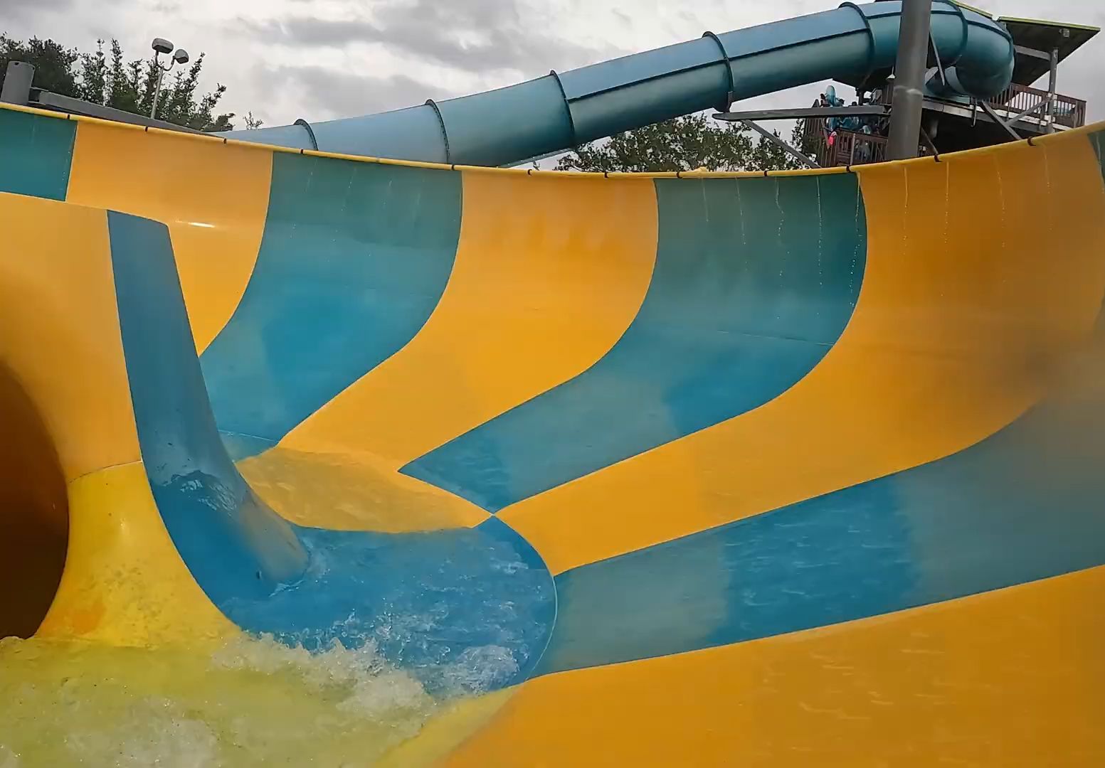 美国奥兰多aquatica水上乐园塔西旋风碗滑水道