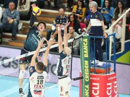 Descargar video: 特伦蒂诺 vs 米兰｜季军赛｜G3｜Superlega 23-24