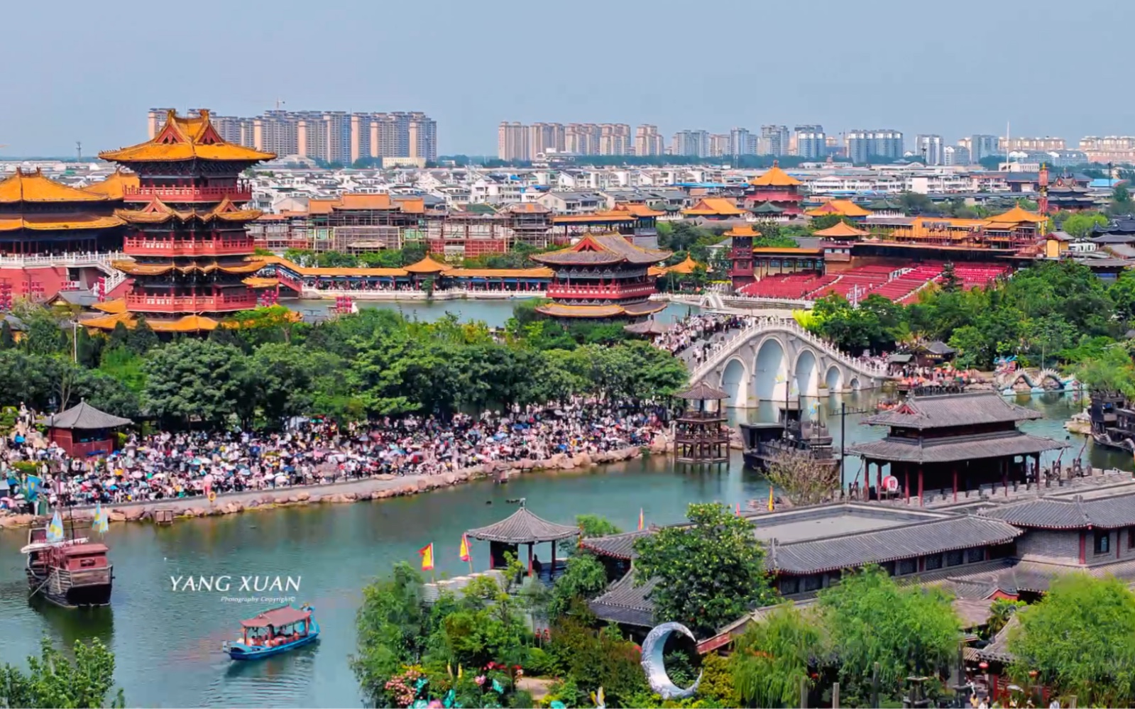 现实版的清明上河园还原古代的清明上河图的热闹场面真的感觉就像穿越