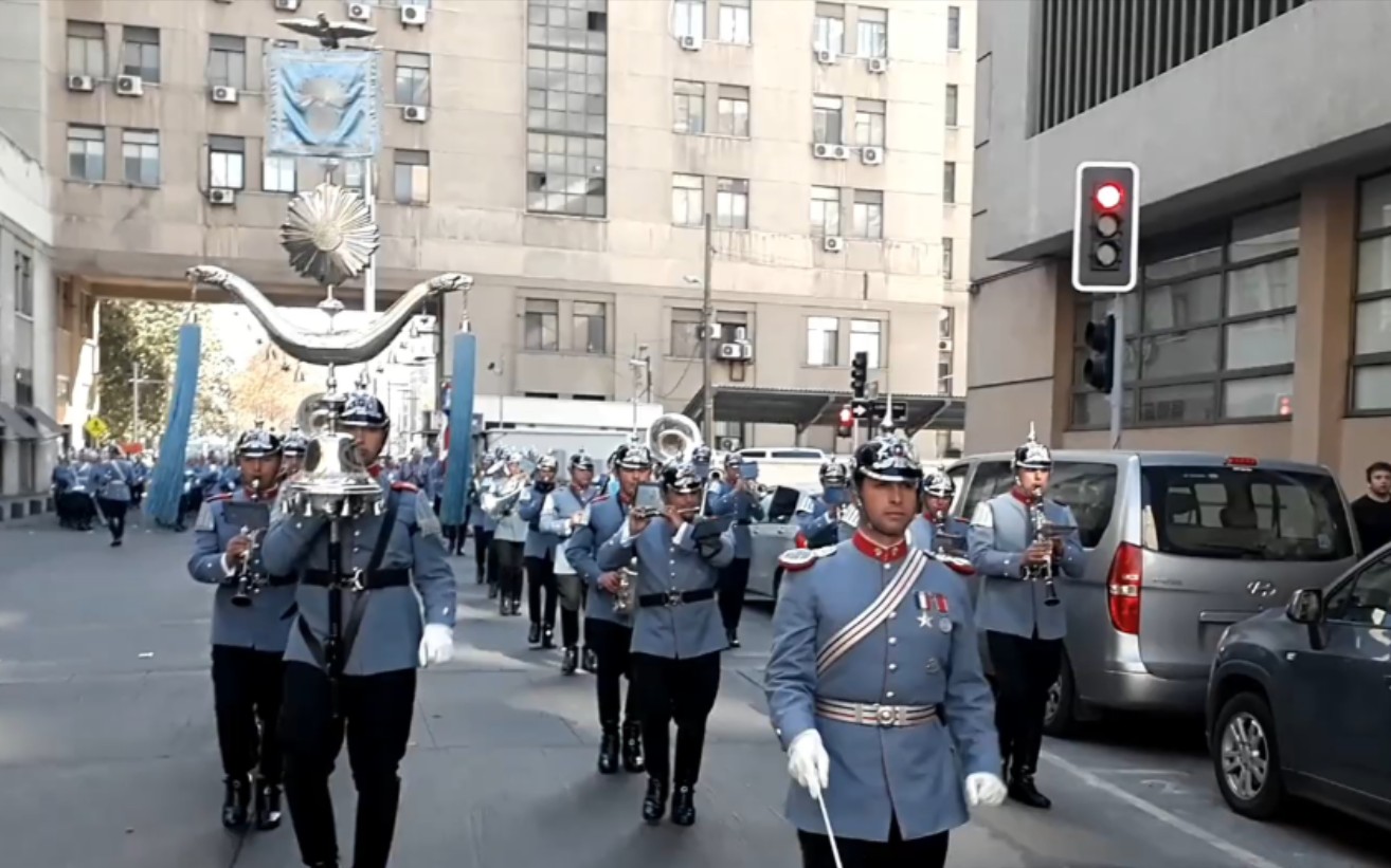 [图][智利] 智利骑兵军乐团演奏德国军乐《Regimentsgruß》（军团致意进行曲）