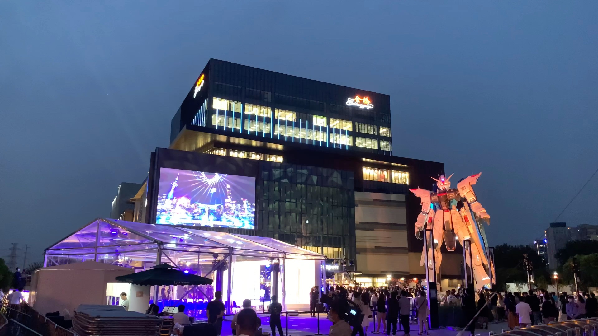 上海自由高达立像灯光秀 西川vcr献唱 p1_哔哩哔哩_bilibili