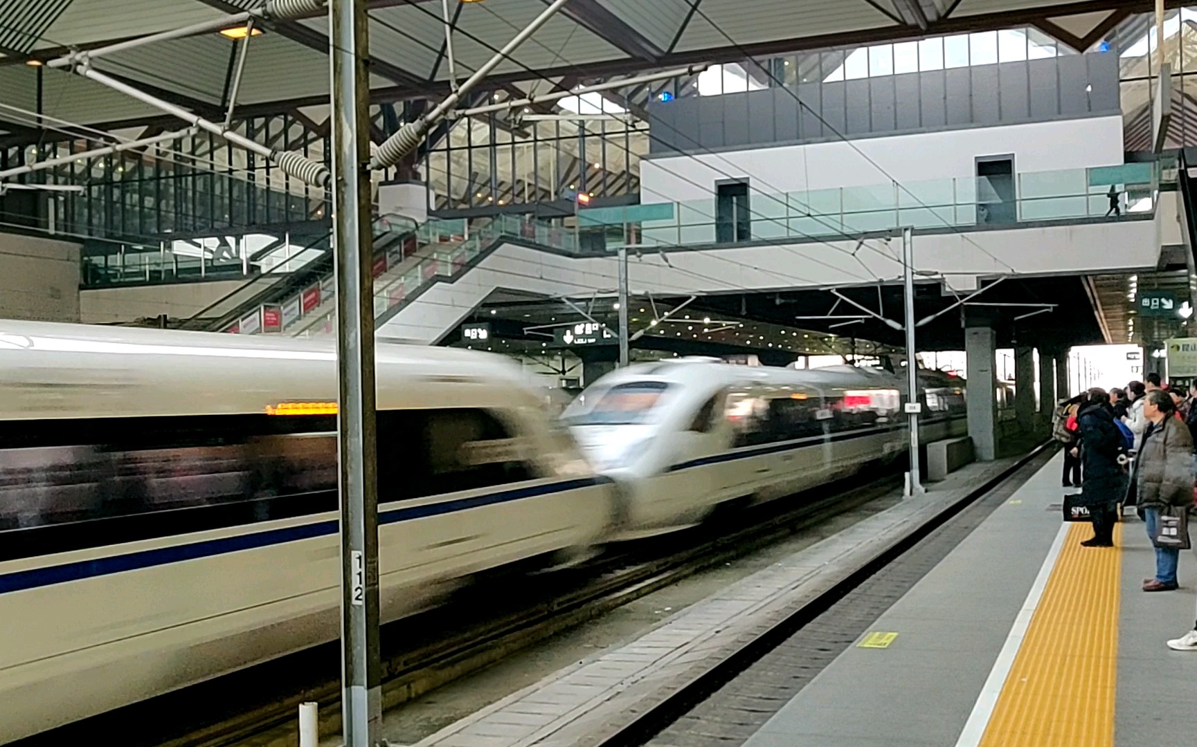 中国铁路为数不多跨越苏州站的动车组