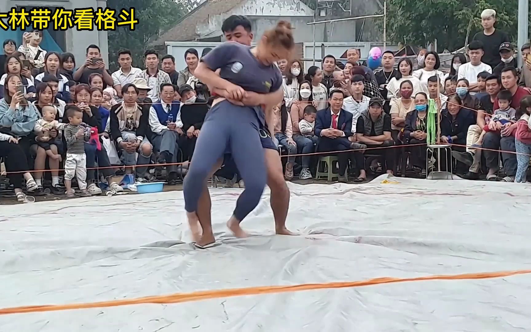 性感且强悍!越南男女混合摔跤了解一下!