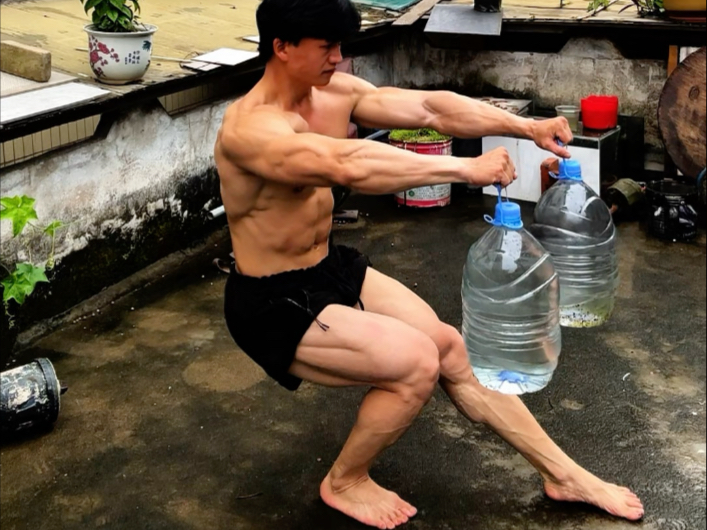 站桩不修丹田息，苦练再多也白费。身形摆正、气息归根，练完整个人通透松弛，古法健身，养身又修心