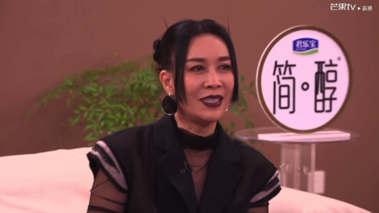 那英听faouzia唱歌疯狂跟唱