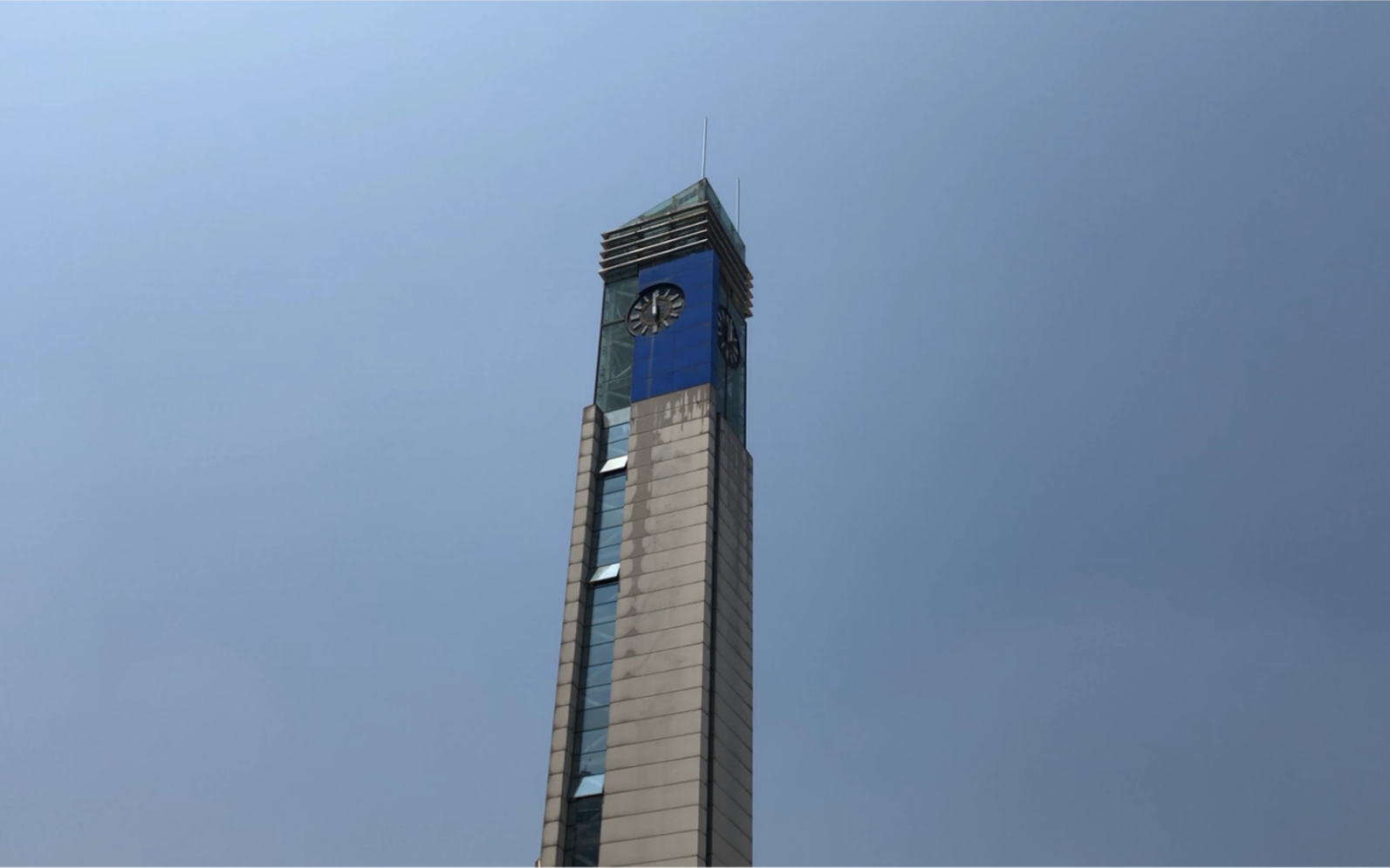 重庆北站南广场钟楼(已修好,恢复报时,周围知了声音较大,请放大音量听