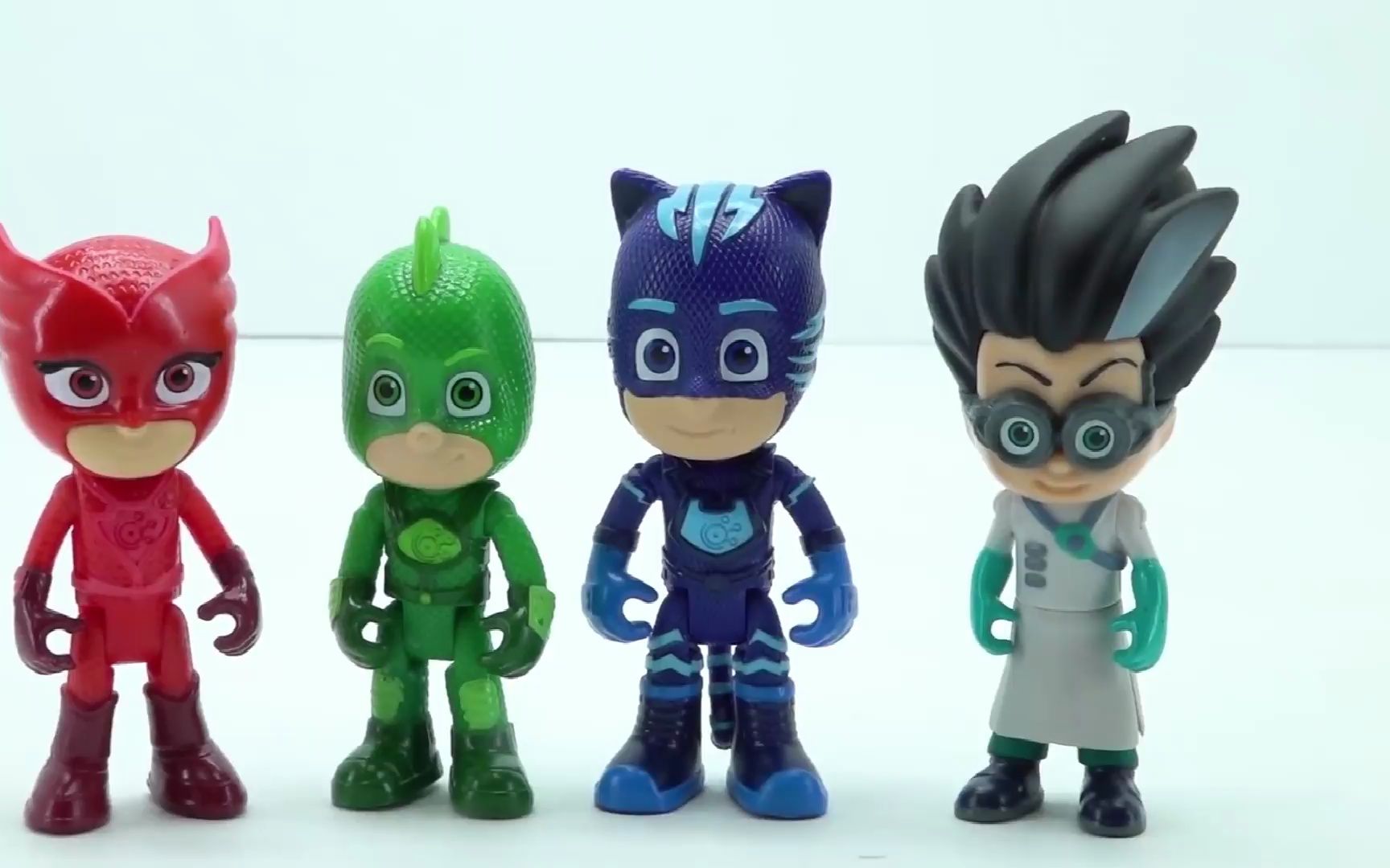 罗米欧变身蒙面超人?睡衣小英雄玩具