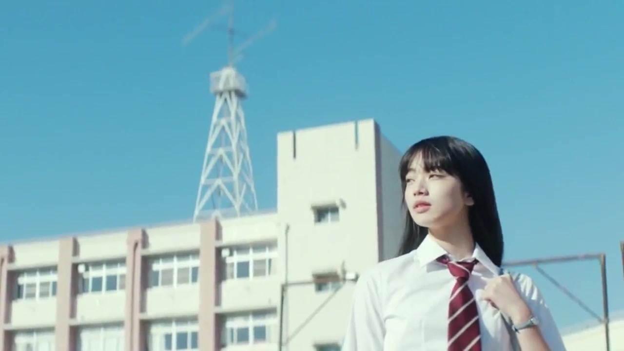 小松菜奈恋如雨止她忧郁的眼眸似下不停的蓝色的雨