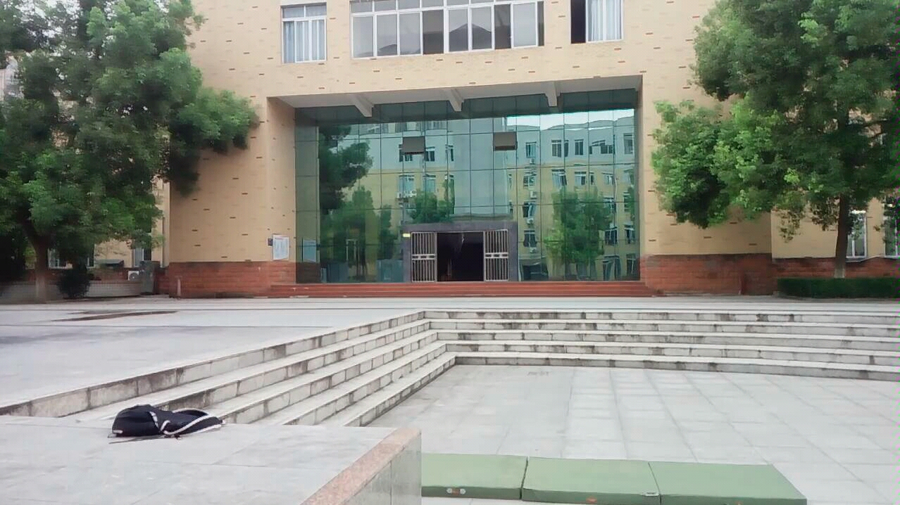 在南溪一中跑酷(辣鸡团侧 强行翻滚)_哔哩哔哩 (゜-゜)つロ 干杯