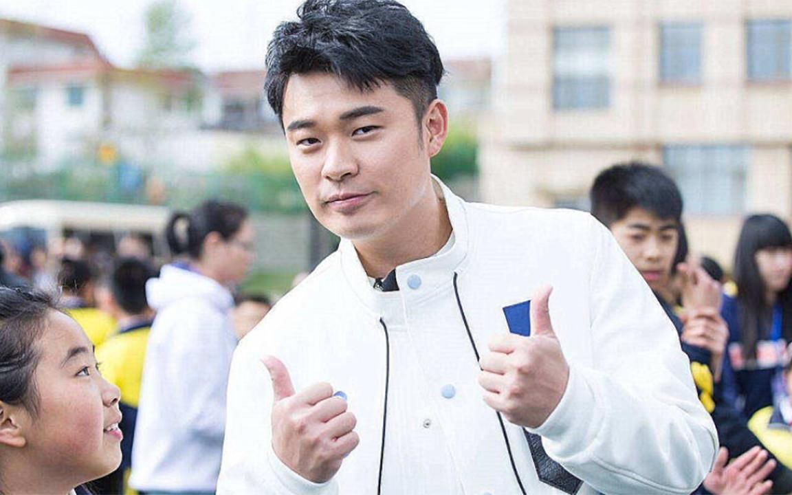 哈哈哈哈哈:"周杰伦"教黄渤耍双截棍
