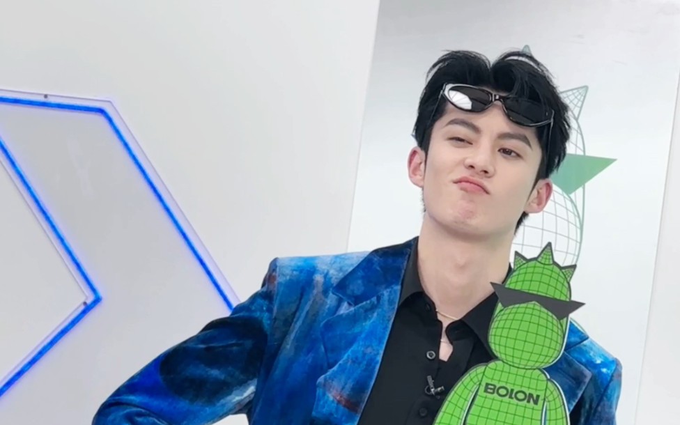 王鹤棣 f4采访 新途岳品牌代言人 你好星期六不在却又在