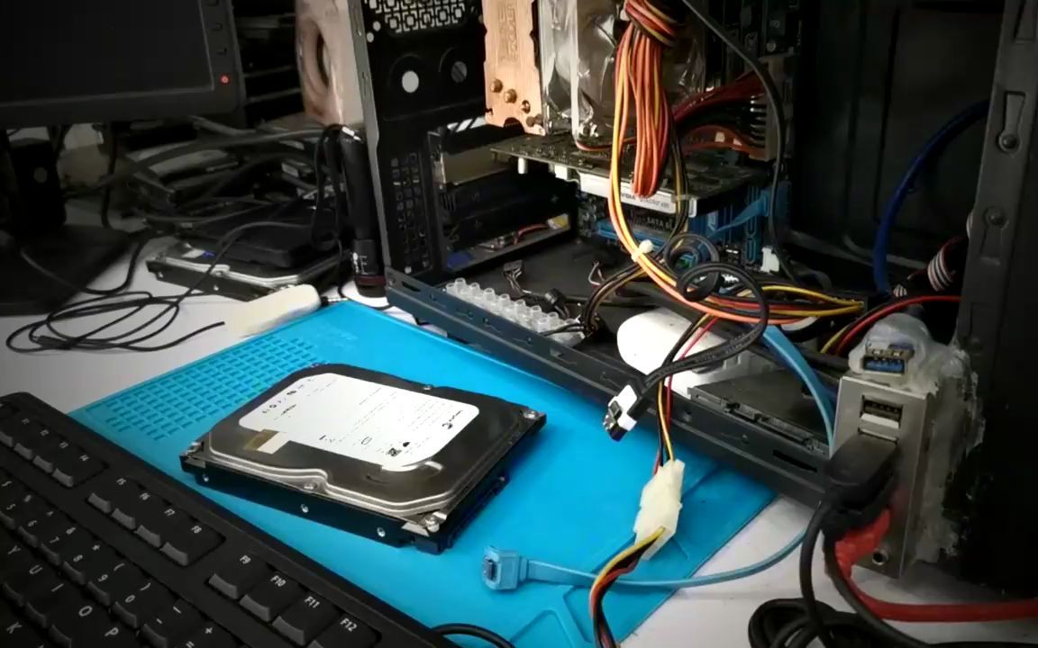 在普通环境中把机械硬盘拆开会不会报废?小伙给大家拆一个看看