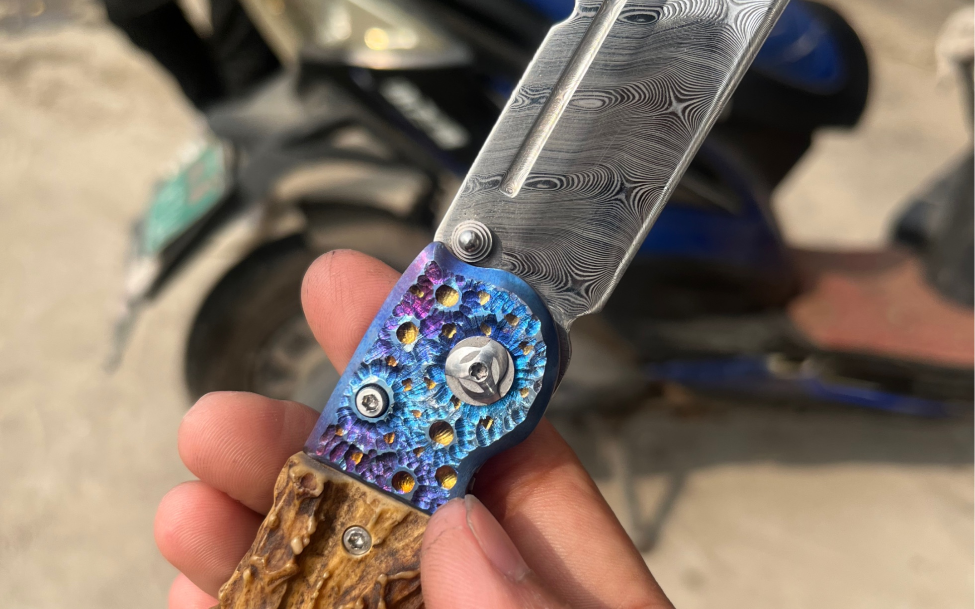 两把鹿角刀柄,瑞粉超细扭绞纹刀刃.手工折刀