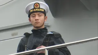 帝国海军的蔑视？中国052D远赴日本，一个眼神让日本集体破防！