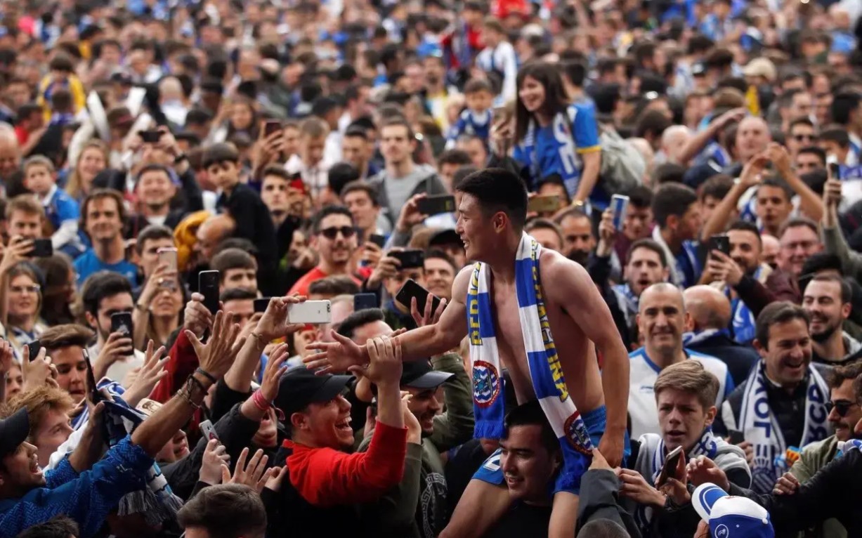 武磊享受西班牙人球迷国王般的待遇