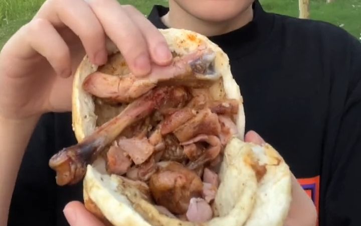 【路边摊】 烧饼夹鸡腿是真香啊