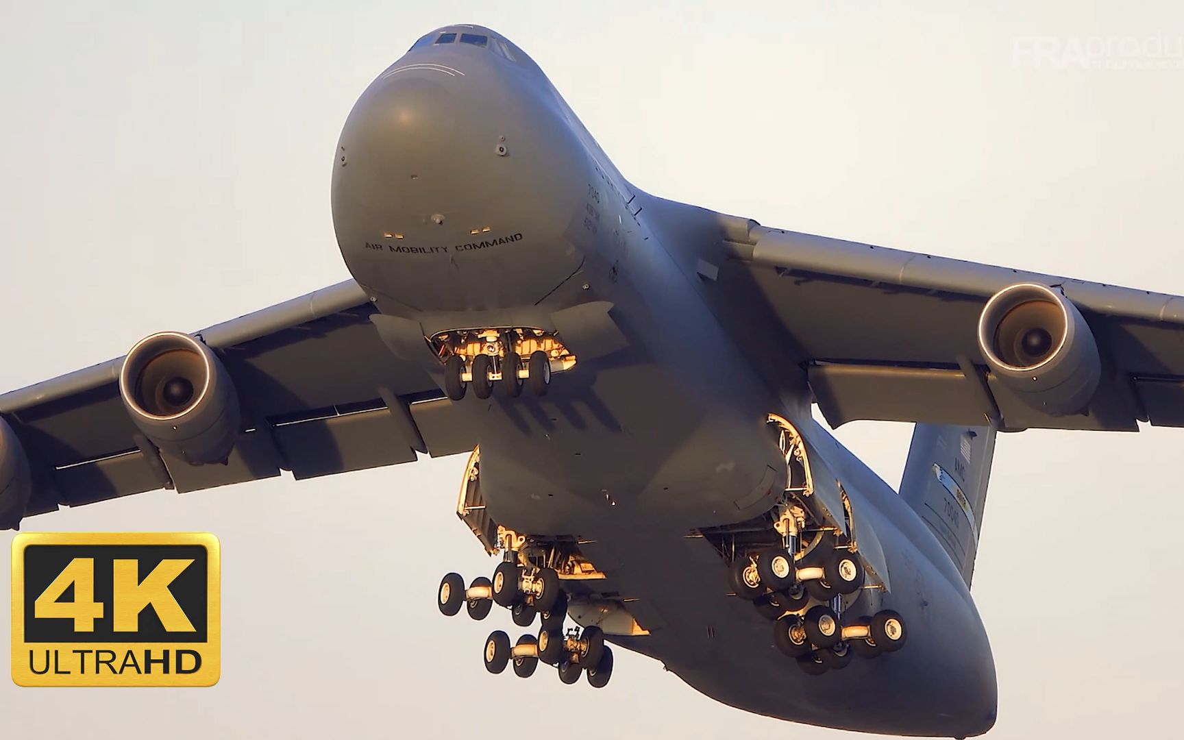 c5运输机独特的起落架收放 - 视频下载 video downloader