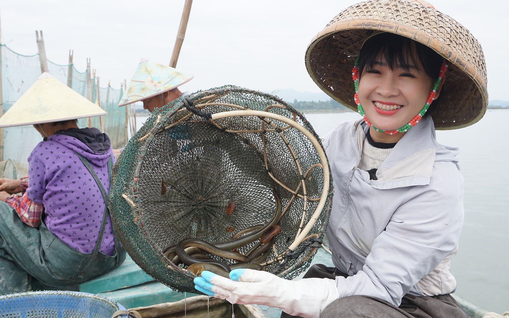 好长时间没赶海,今天阿渔妹刚出去就抓到了大货,好运气挡不住!