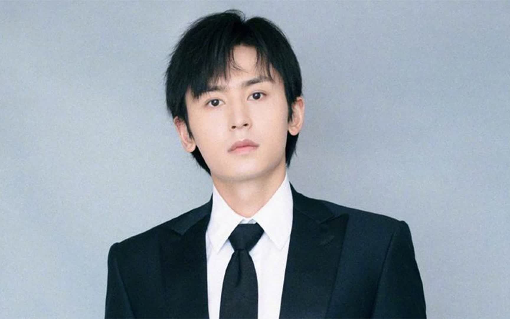 彻底凉凉?张哲瀚参拜日本神社遭央视怒批,如今全网封杀查无此人