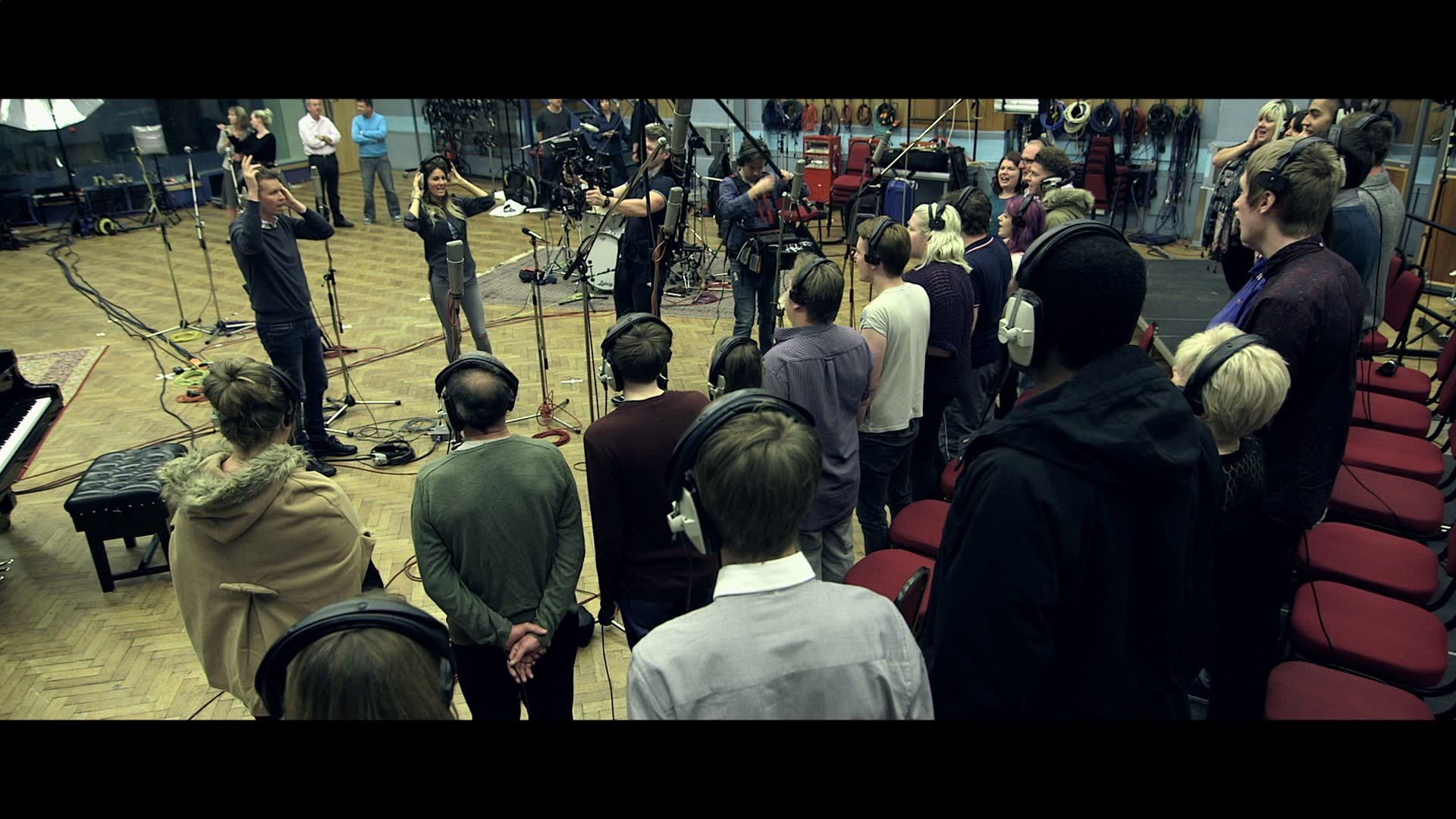 [图]The Ghosts Of Christmas Past (Recording The Song At Abbey Road) - Kirsty Bertare