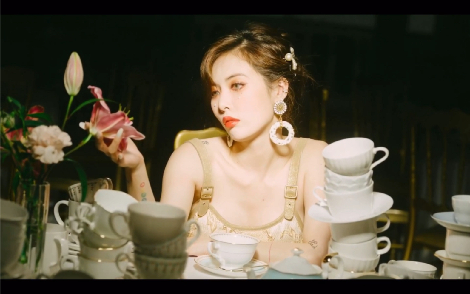 金泫雅新专flower shower完整版mv