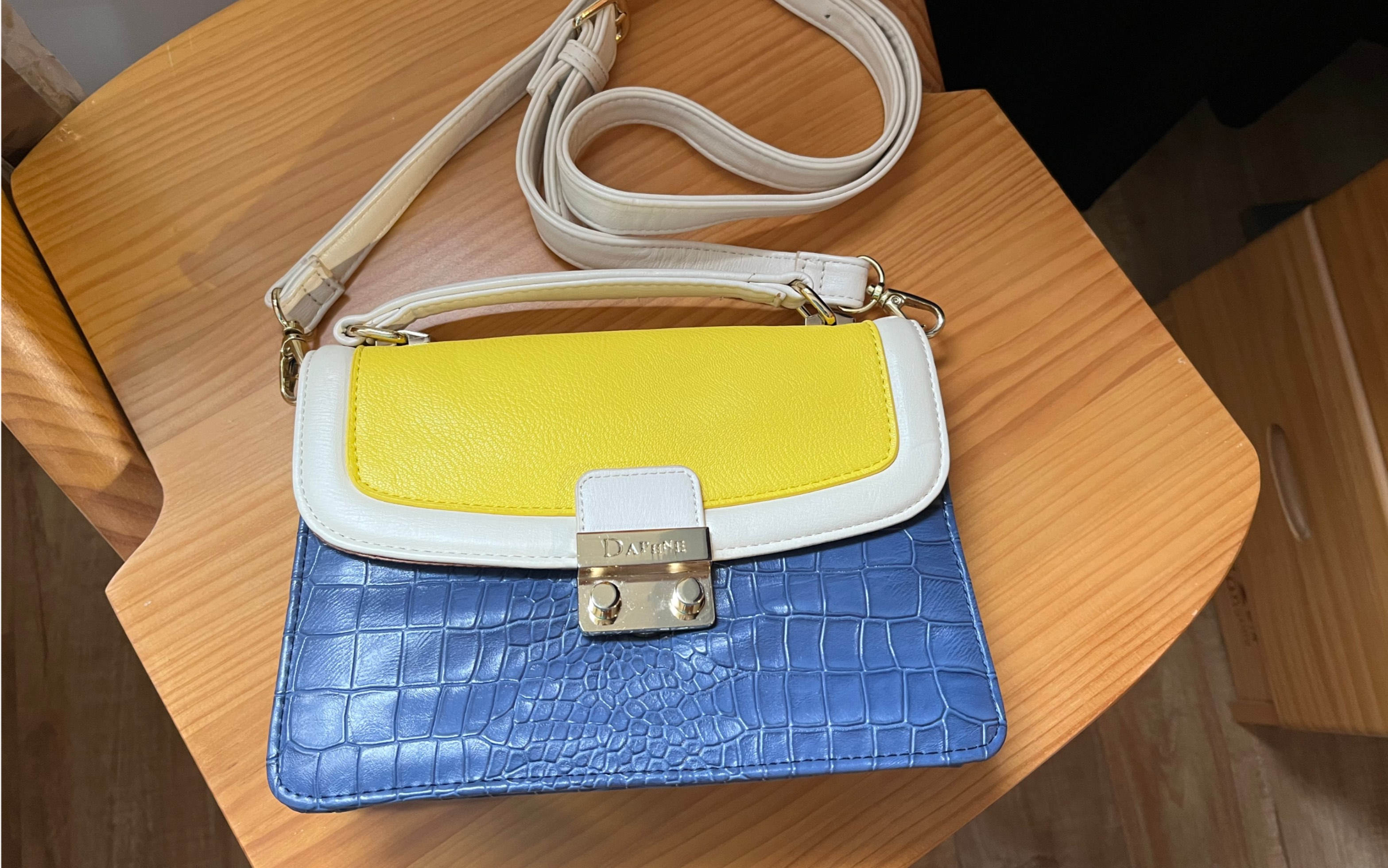 【出物】达芙妮邮差包18 有防尘袋 斜挎手提两用