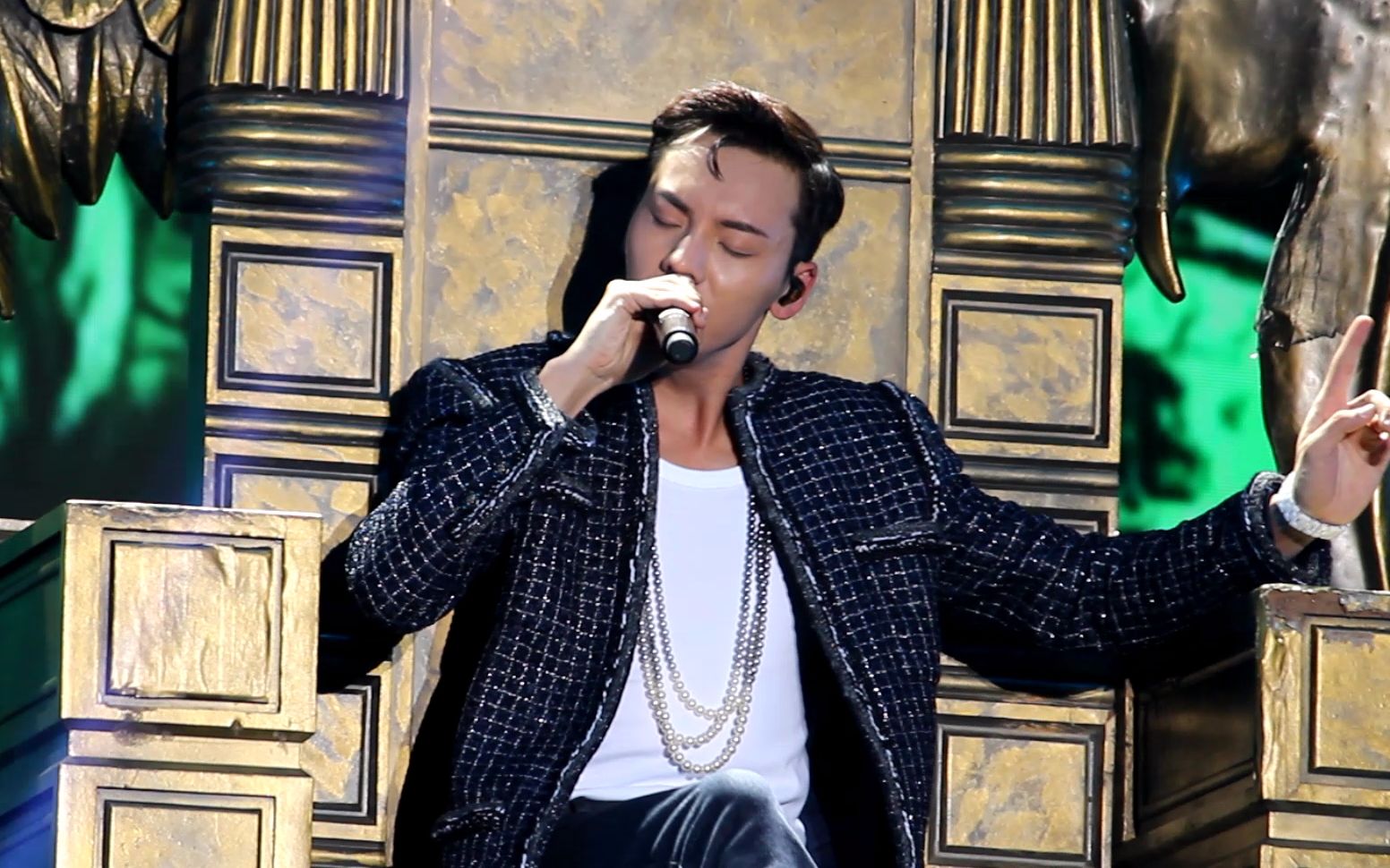 陈伟霆《着迷》