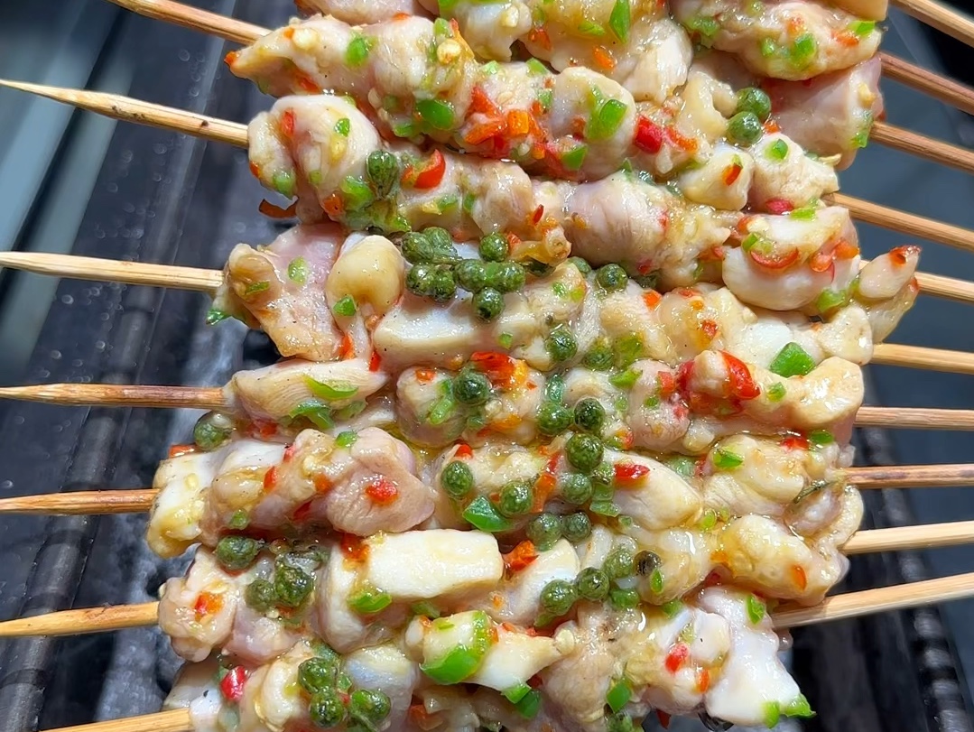 烧烤店的特色菜品藤椒鸡肉