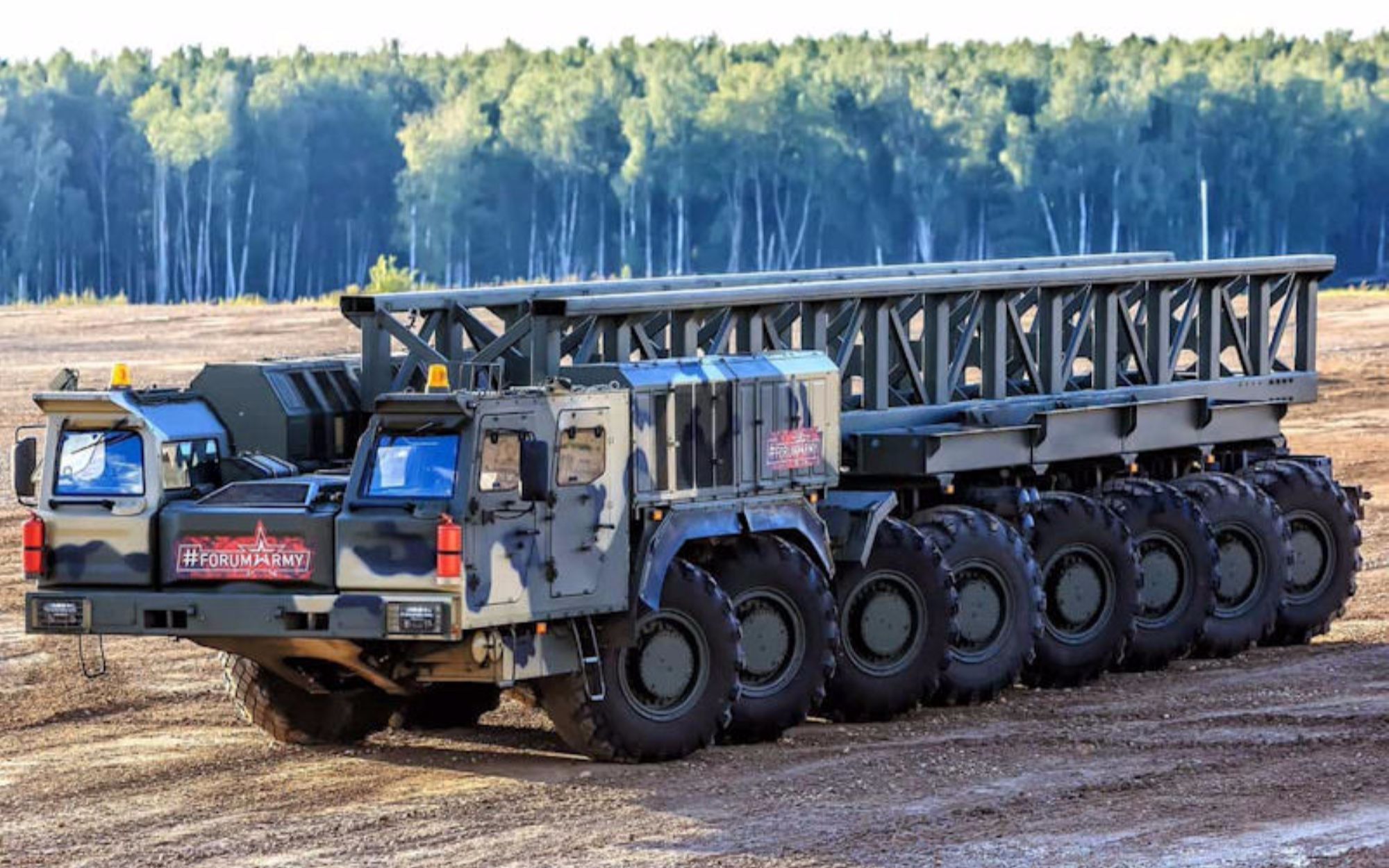 16个轮子的怪兽车轮子全能转向越野性能如坦克专运导弹