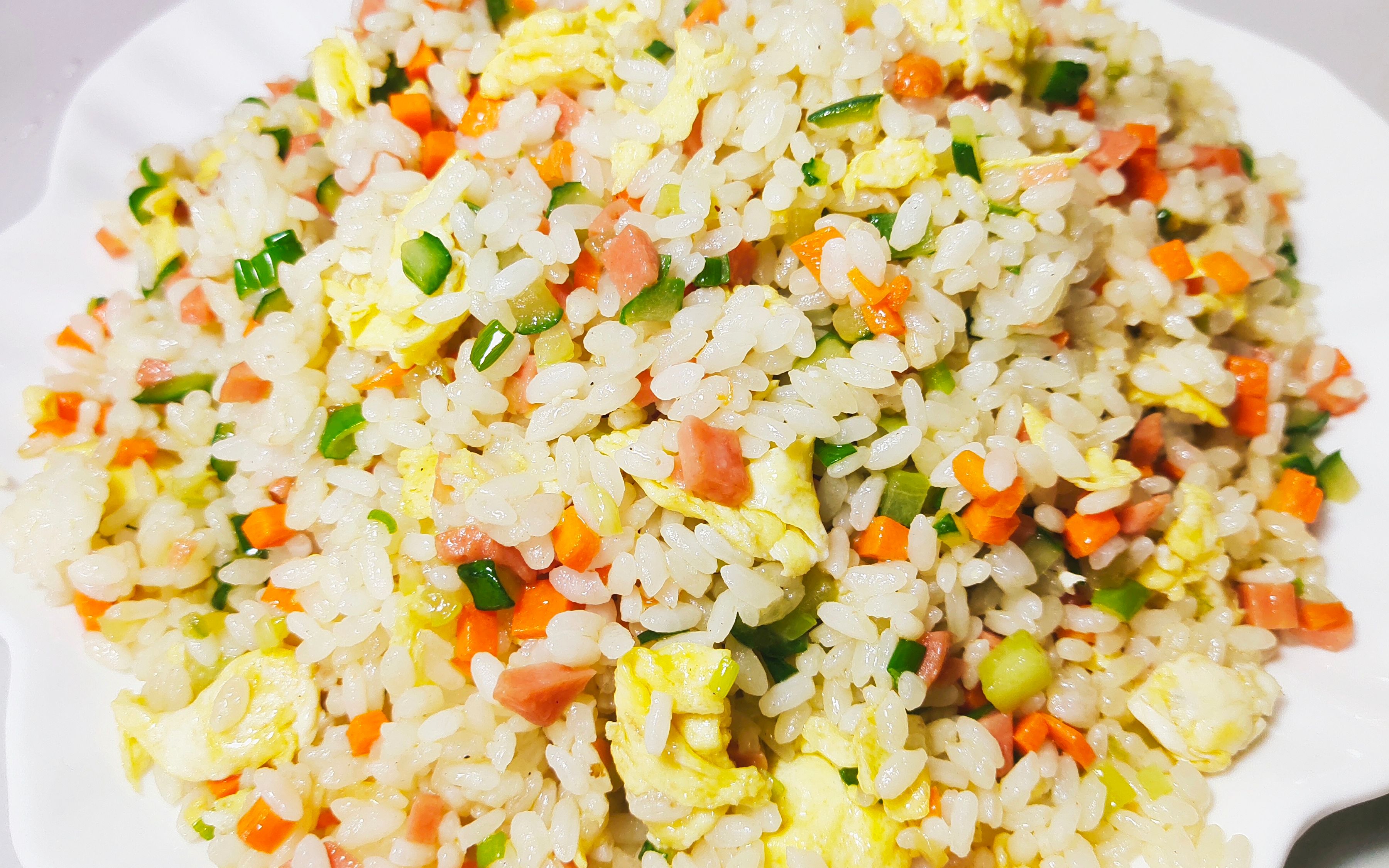 蛋炒饭怎样炒粒粒松散又好吃,关键在这一步,做法简单,一看就会