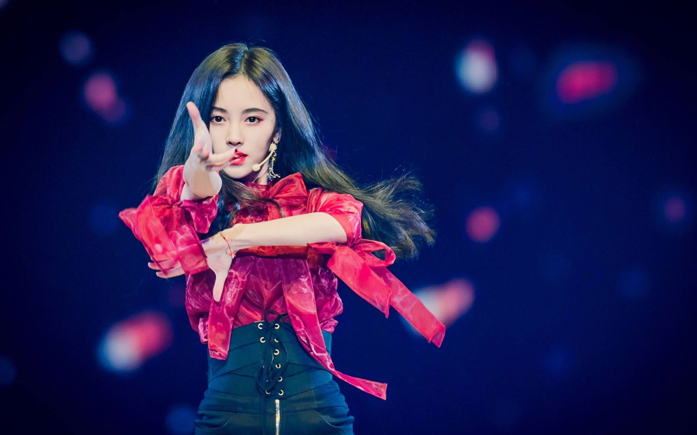 【鞠婧祎】《等不到你》秒换装,神颜暴击