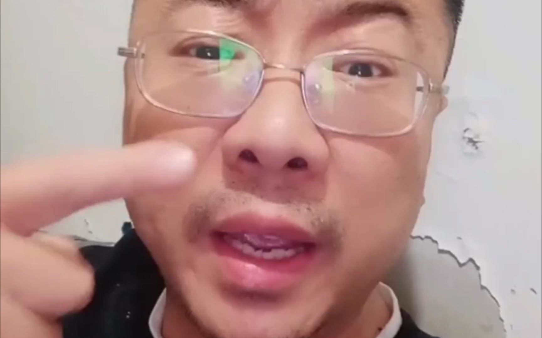 孙校长拍快手挣钱了吃大鸡肉,羡慕