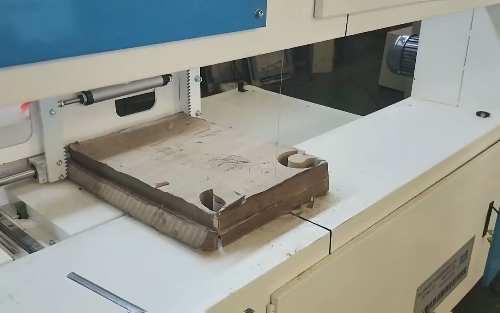 中空板切割设备 纸箱彩盒切割机哪些功能 (1)