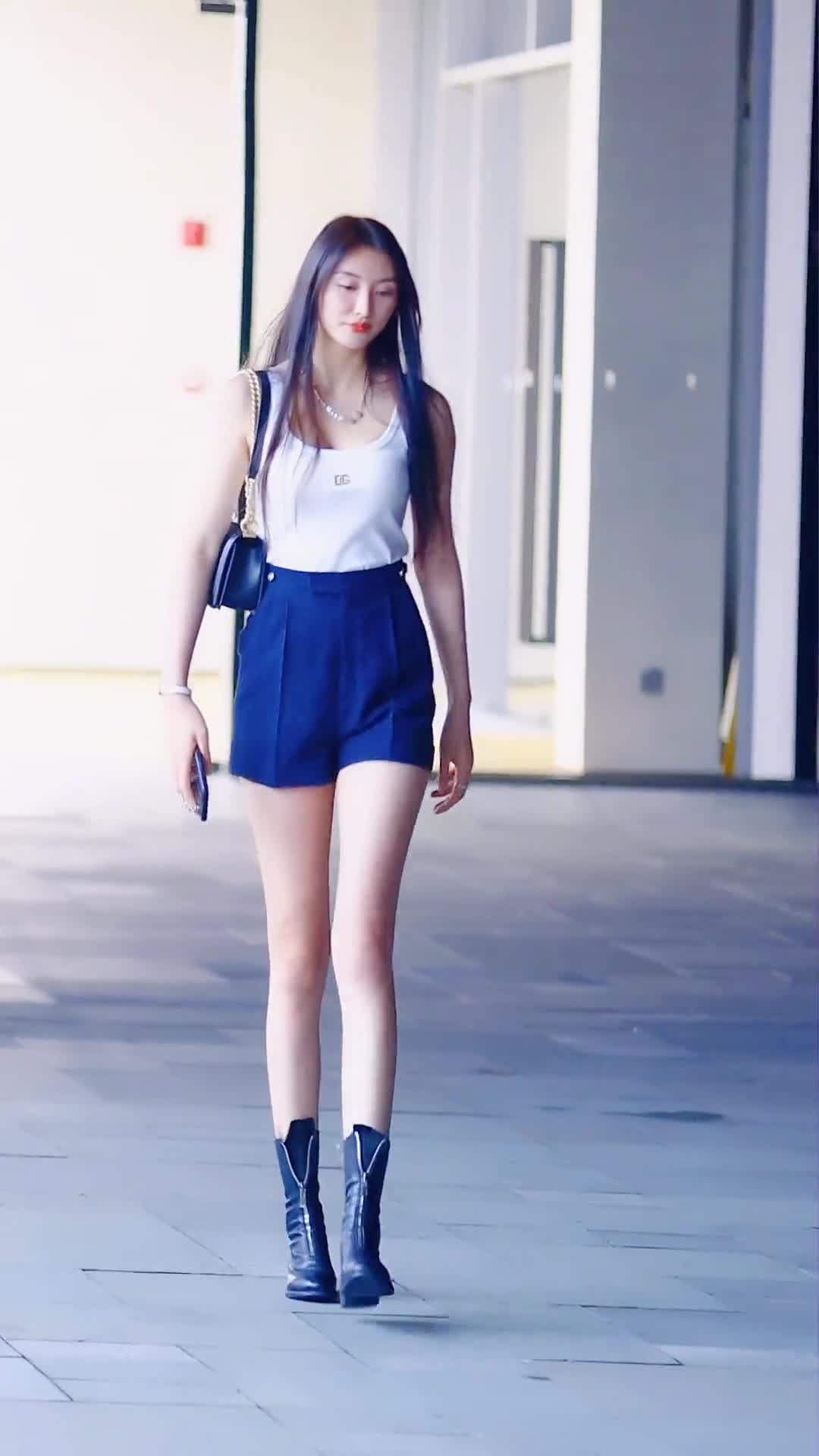 蜀都街拍 #车模小姐姐 王语会小姐姐这身材你打几分