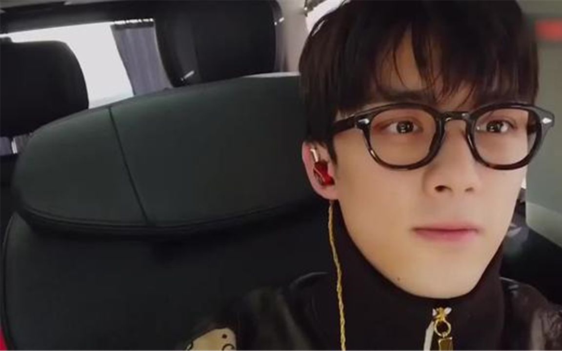 吴磊现身被粉丝送春笋花束,转头亲自把笋炒成了两盘菜