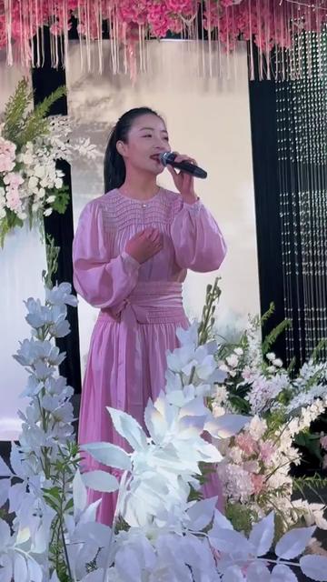 王小妮演唱《陕北女娃娃》不输姐姐王二妮