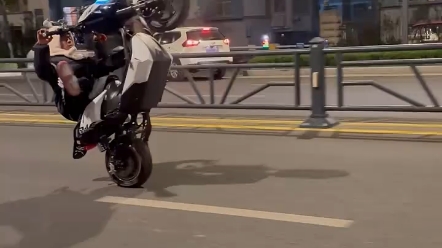 电摩翘头90度